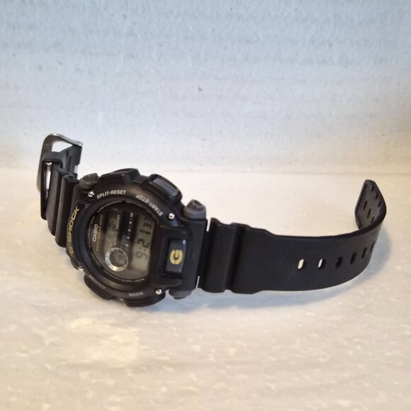 G Shock Digital Black and gold - Picture 4 of 10